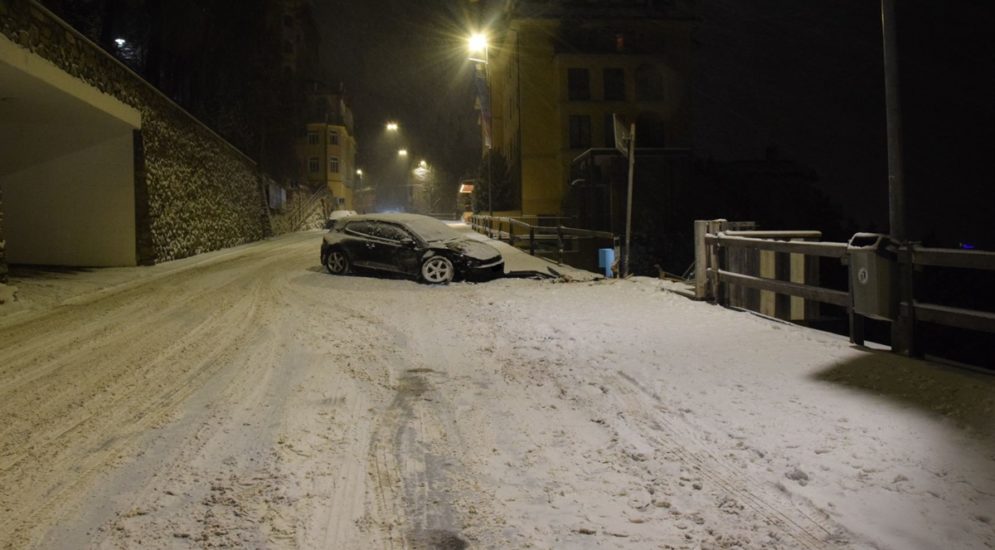 St. Moritz: Schneebedeckte Strasse – Unfall durch alkoholisierte Fahrt