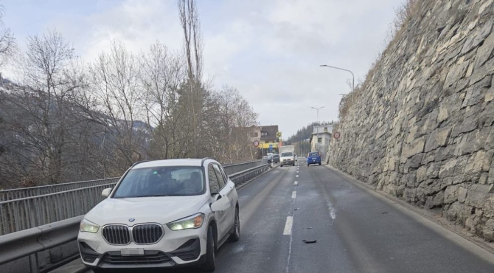 Verursacher flüchtet nach Unfall in Tiefencastel GR