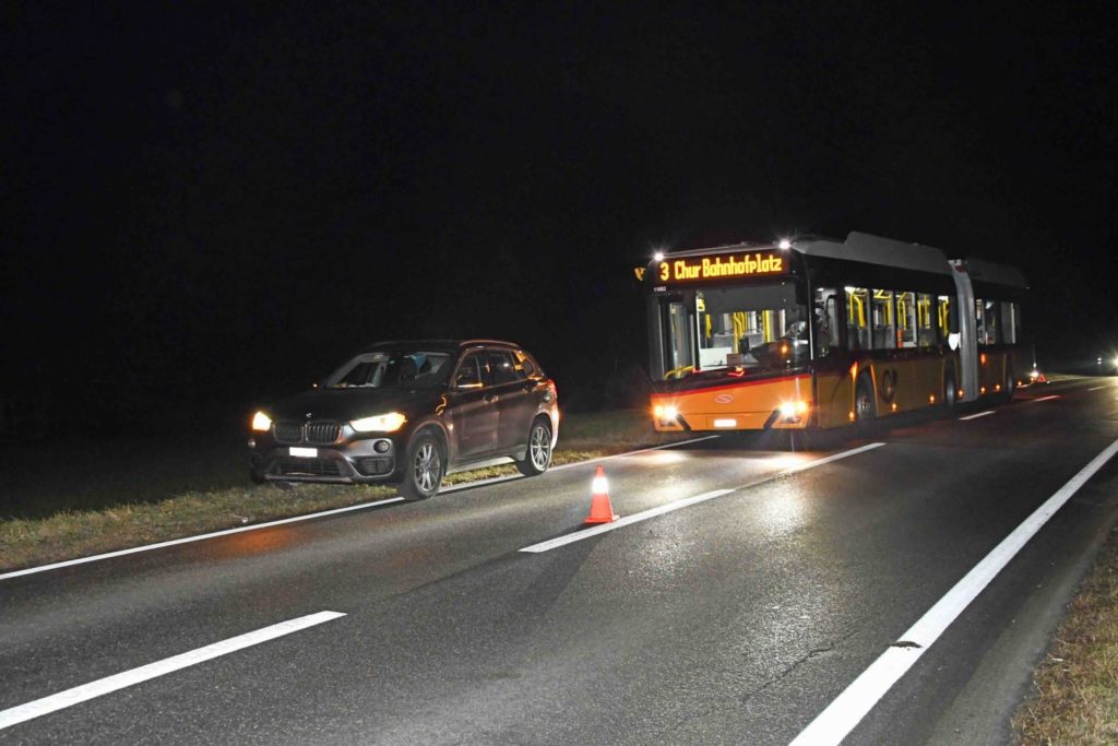 Chur GR: Verletzter Fahrgast nach riskantem Überholmanöver