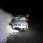 Chur GR: Baumunfall sorgt für Verletzungen und Totalschaden