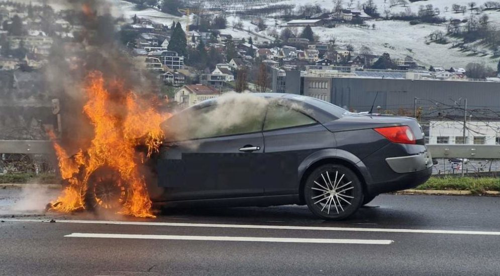 Sissach BL: Fahrzeugbrand auf A2 löst Feuerwehralarm aus