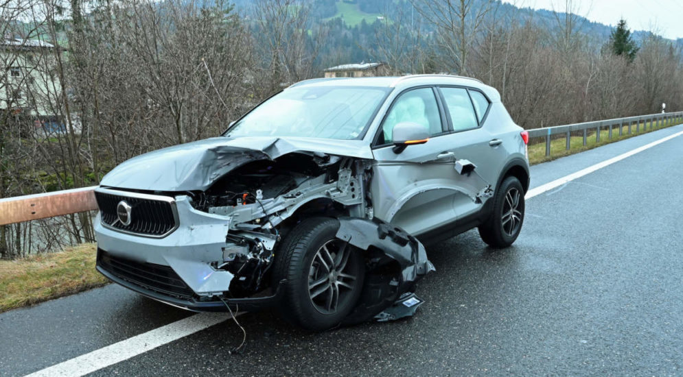 Malters LU: Reifenverlust führt zu Unfall – Fahrerin verletzt