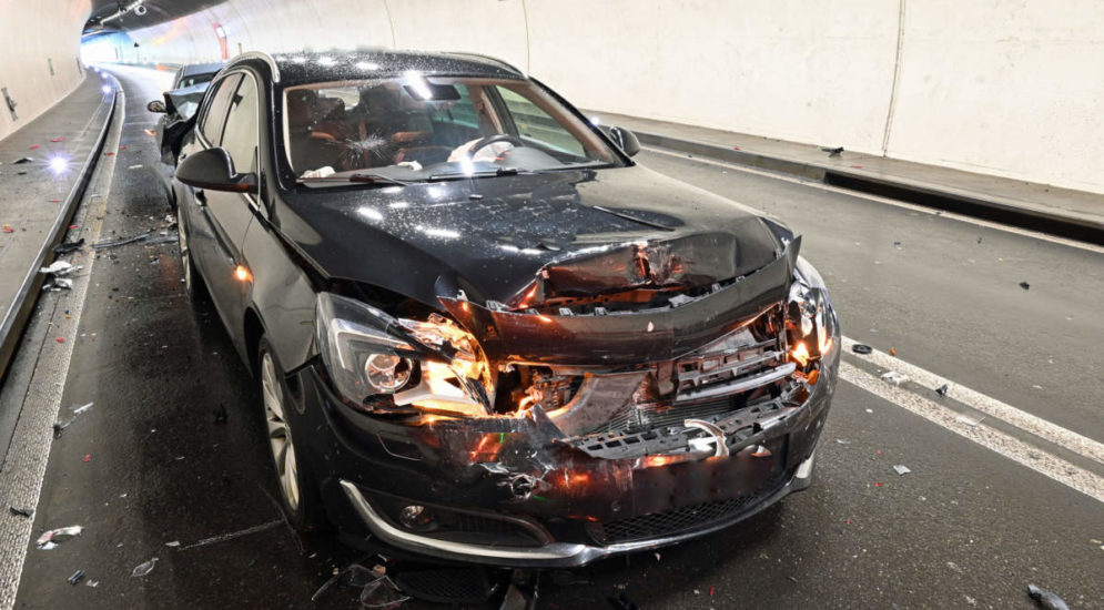 Buchrain LU: Drei Verletzte bei Unfall im Zubringertunnel Rontal