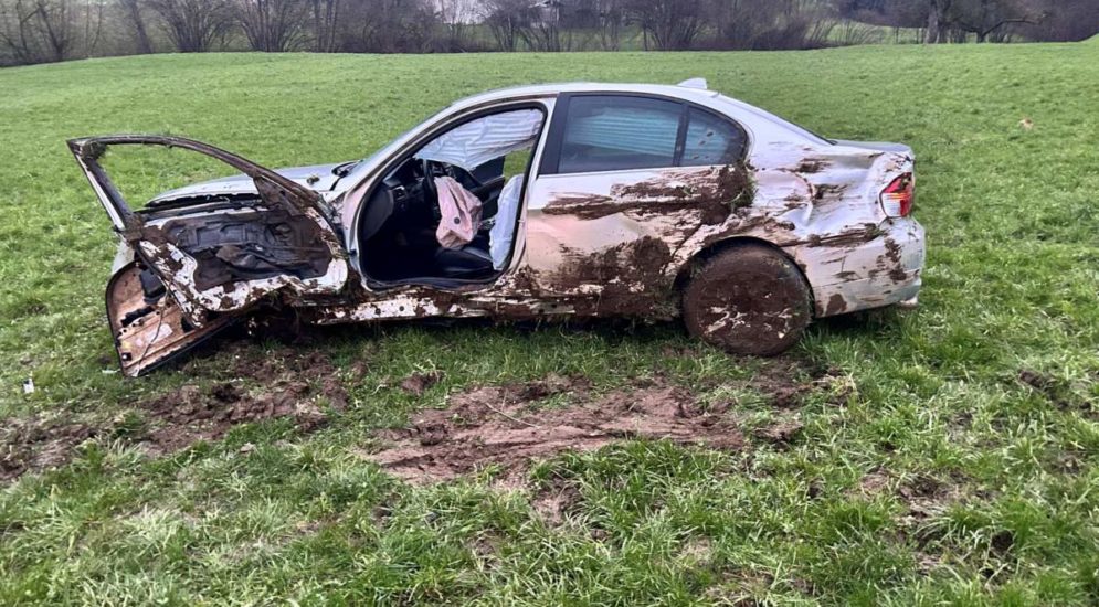 St. Pelagiberg TG: Auto überschlägt sich – zwei Verletzte