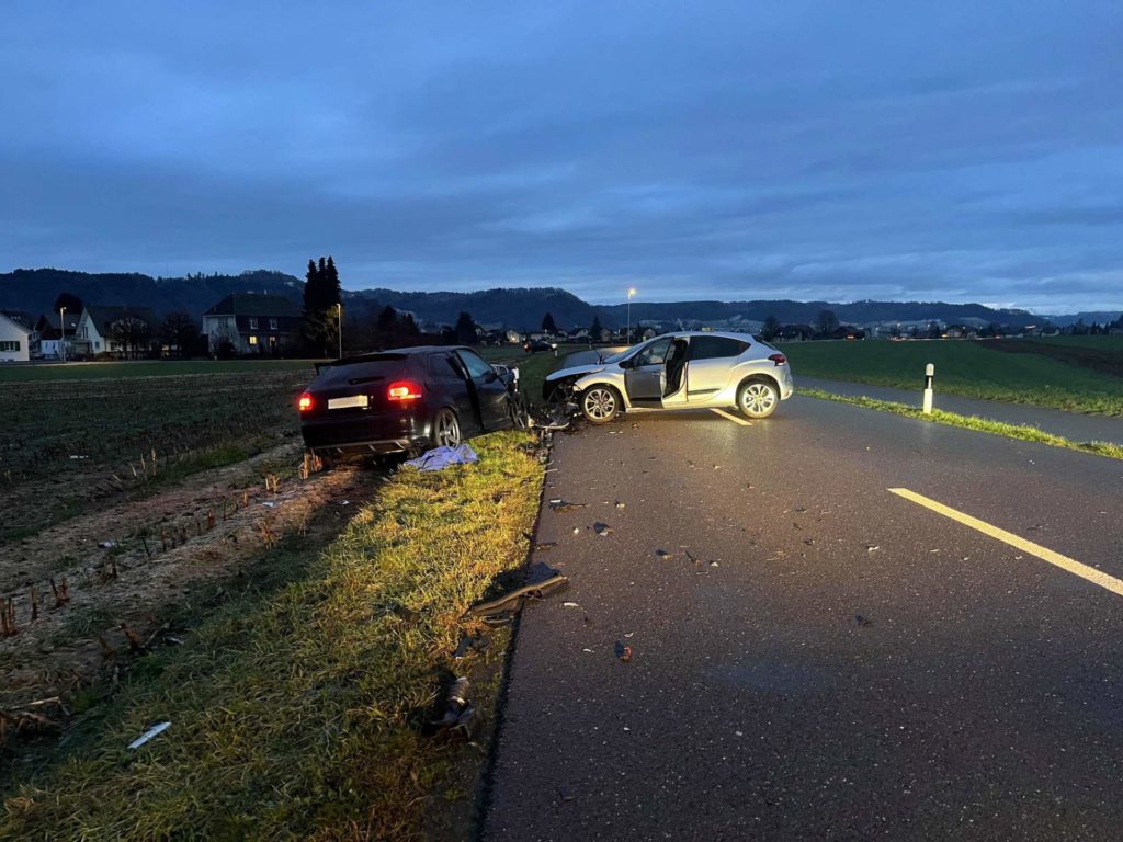 Brittnau AG: Dramatische Frontalkollision mit zwei Verletzten!