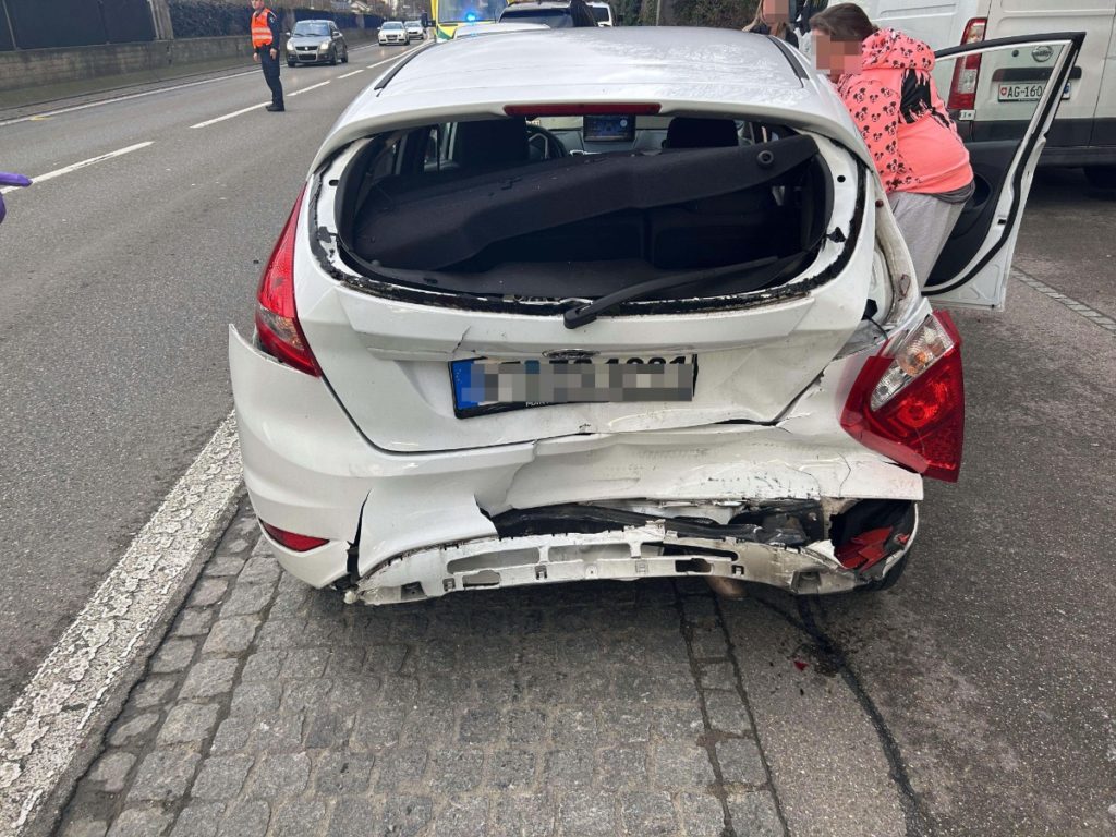 Döttingen AG: Heftiger Unfall zwischen zwei Autos