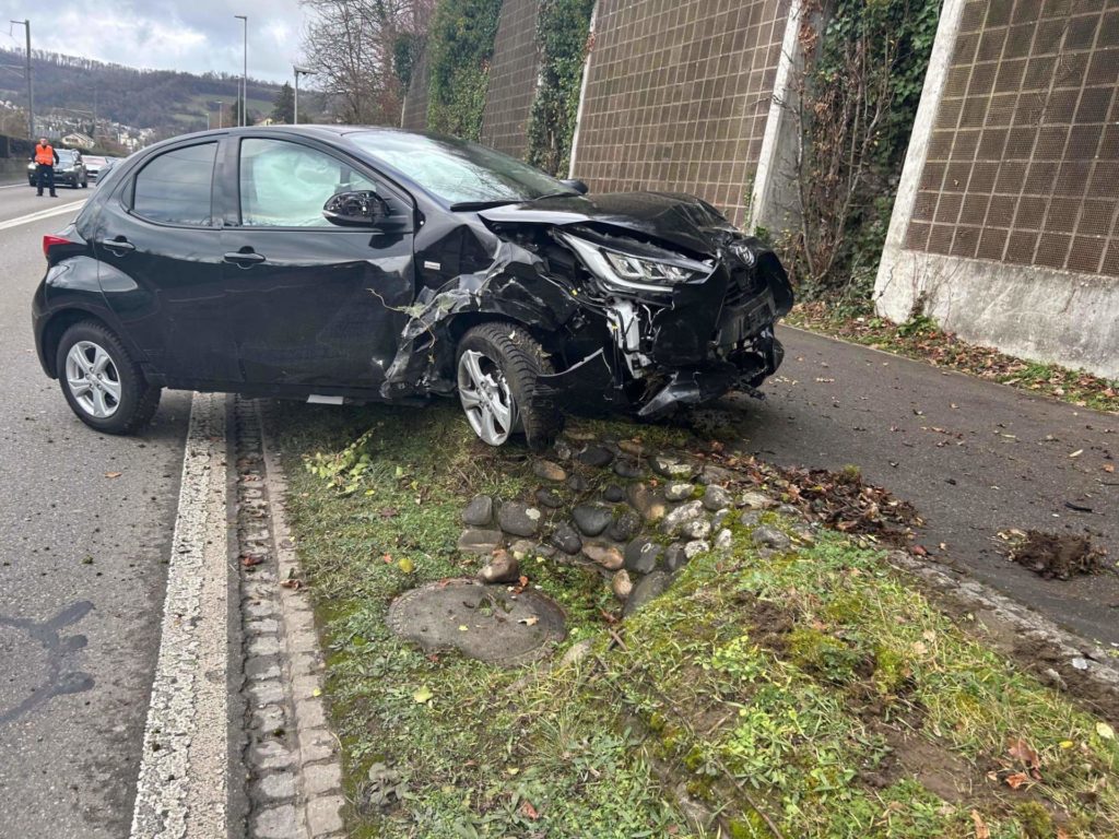 Döttingen AG: Heftige Kollision sorgt für Aufregung im Verkehr