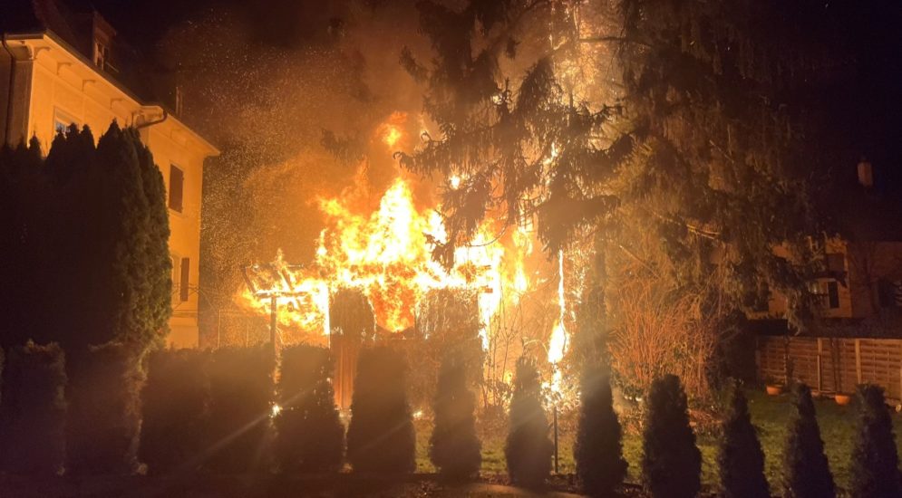 Gartenhaus in Vollbrand