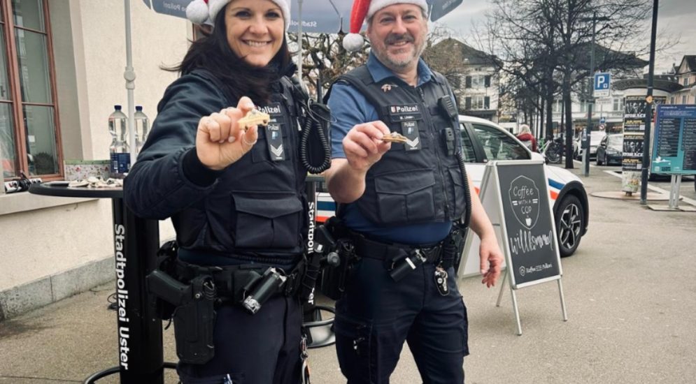 Das Jahr 2024 neigt sich dem Ende zu und die Festtage stehen vor der Tür, die Stadtpolizei Uster grüsst!