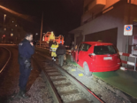 Binningen BL: Lenkerin bleibt mit Wagen auf Tramgeleise stecken