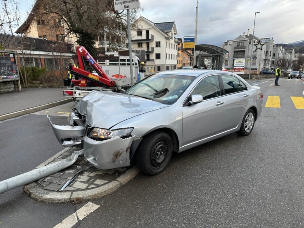 Verunfalltes, zerstörtes Auto