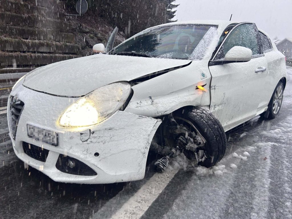 Rickenbach SZ: Winterchaos sorgt für zahlreiche Verkehrsunfälle