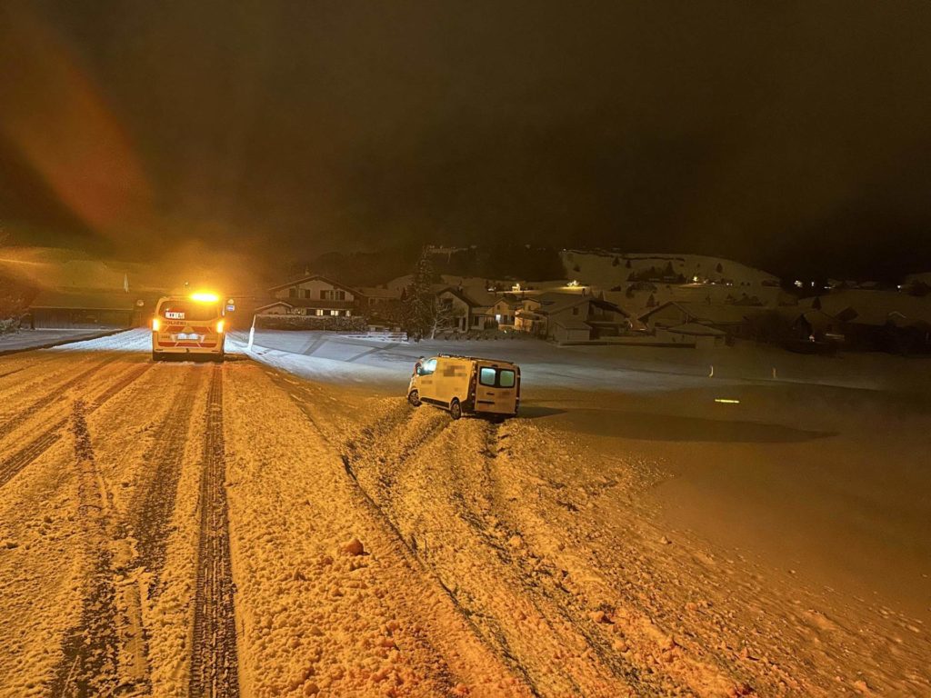 Rickenbach SZ: Winterchaos sorgt für zahlreiche Verkehrsunfälle