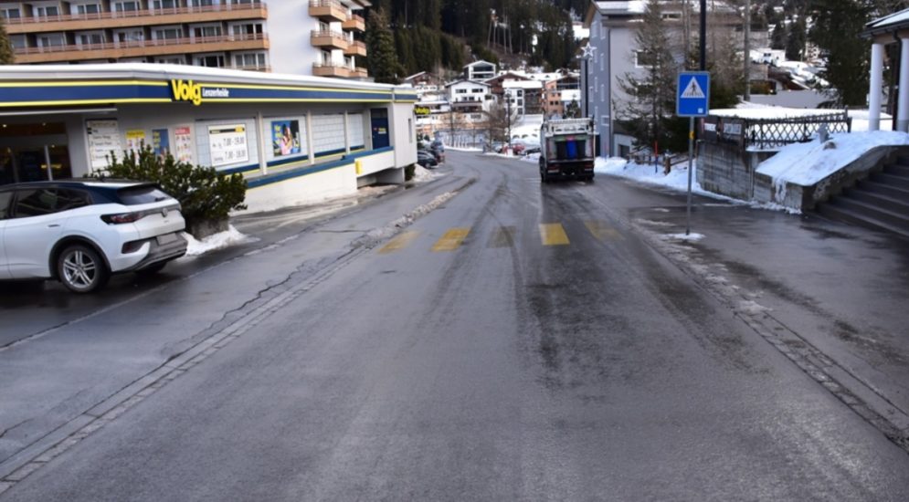 Lenzerheide GR: Unfall beim Ausparkieren mit Fussgängerin