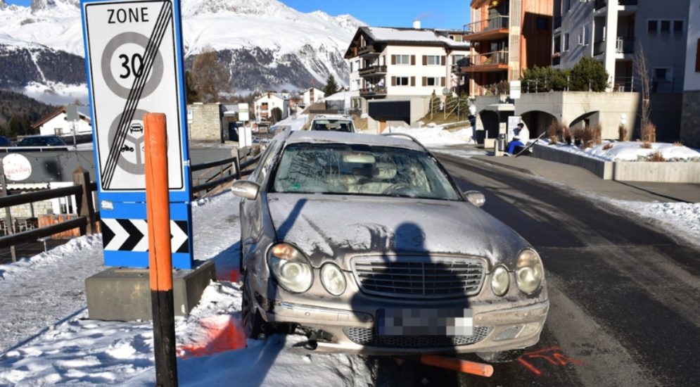 Pontresina GR: Eisreste auf Frontscheibe als Unfallursache