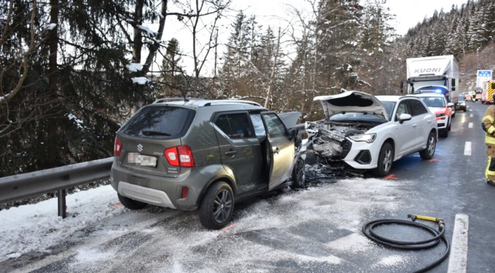 Flims GR: Frontaler Unfall nahe Tunnel Flimserstein