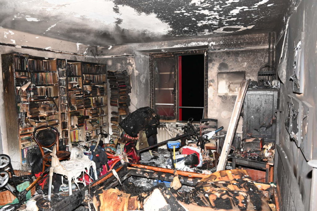 Zimmer mit Brandschäden