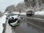 Bennau SZ: Zwei Verletzte bei Unfall auf vereister Fahrbahn