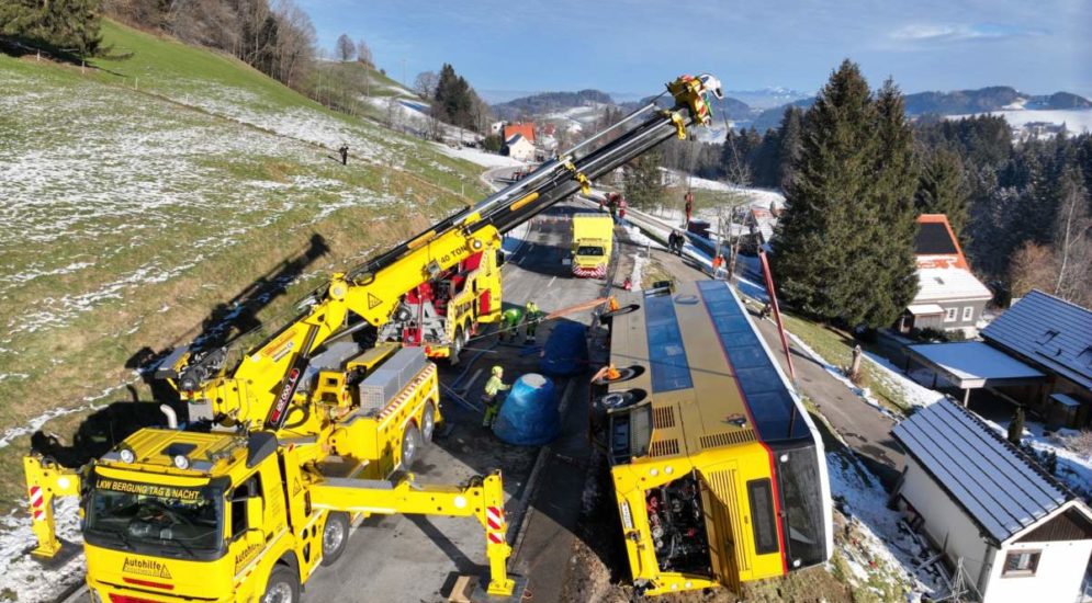 Postauto Unfall schockiert – Verletzte und Chaos in Grub AI