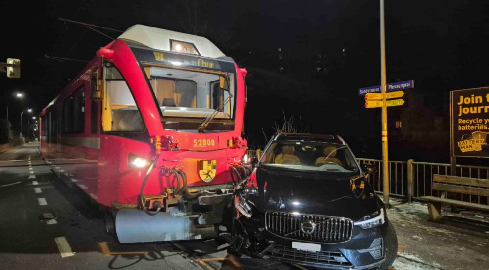 Unfall in Chur GR: Arosabahn kollidiert mit Personenwagen!