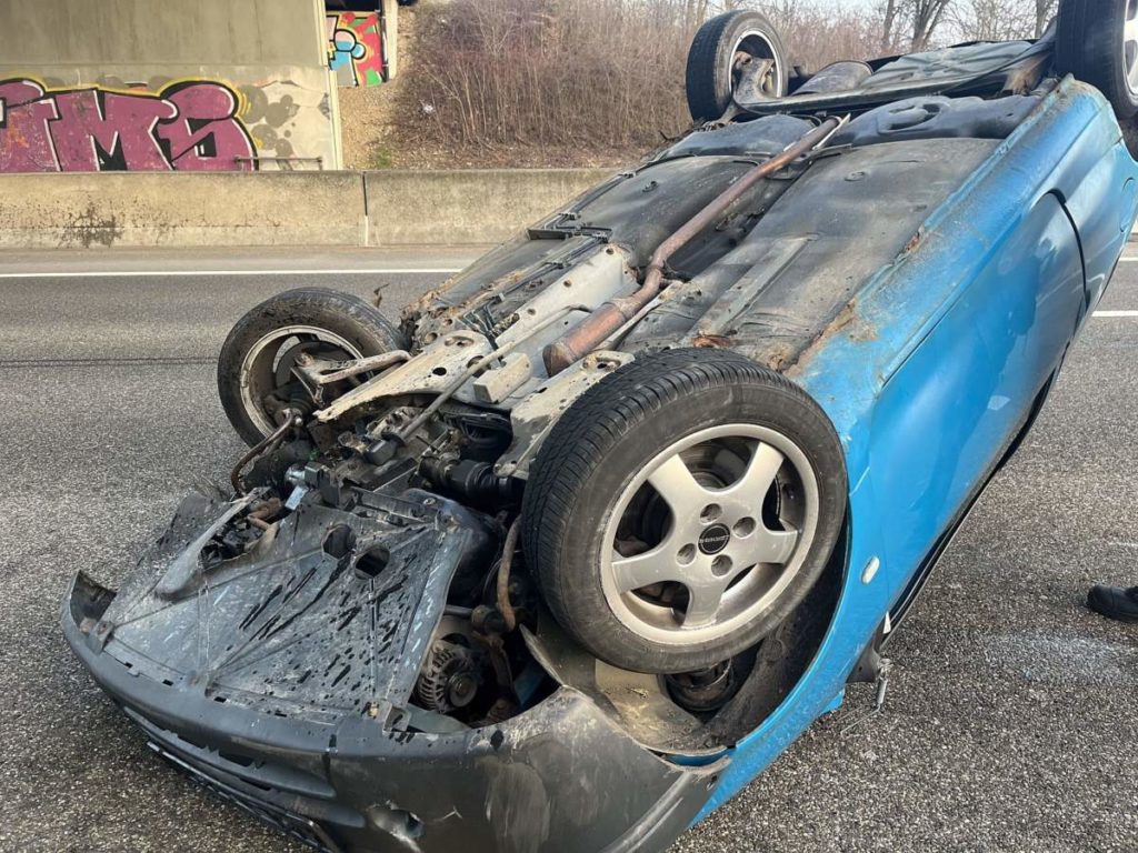 Pratteln BL: Heftiger Unfall eines Junglenkers auf A2