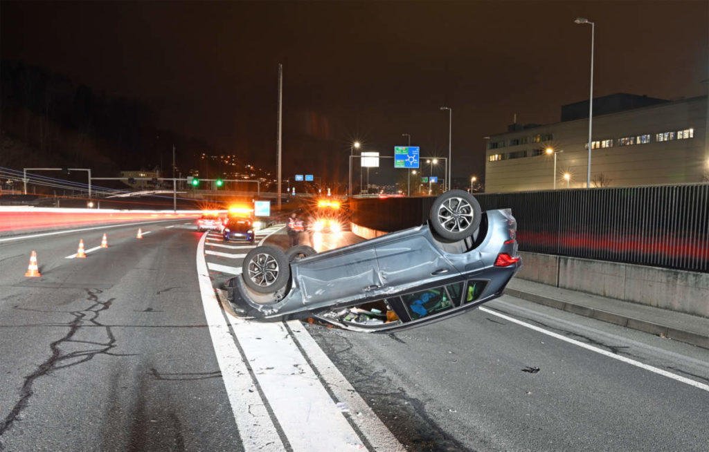 Luzern: Heftiger Unfall auf Autobahn – Auto kippt um