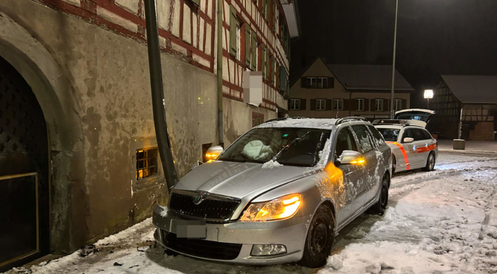 Kreuzlingen TG: Fahrunfähiger Autolenker prallt bei Unfall in Kandelaber