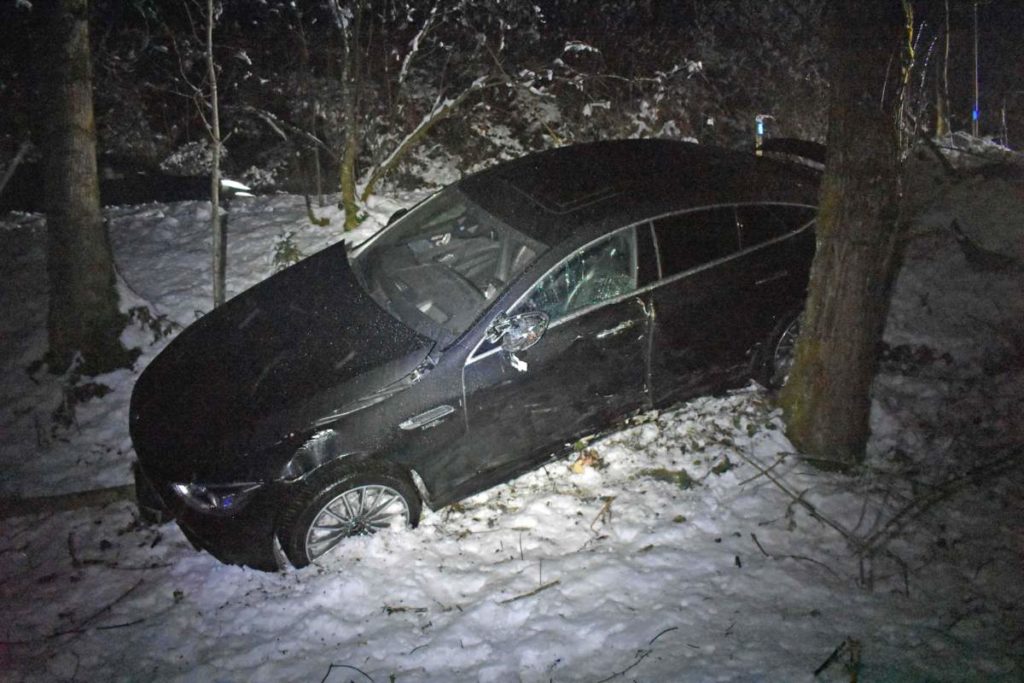 Winterchaos Luzern: Junglenker (18) überschlägt sich auf A2