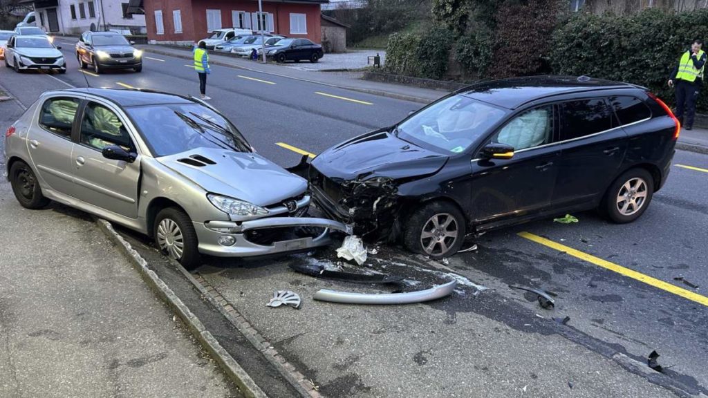 Alkohol am Steuer: Frontal Unfall in Holderbank AG