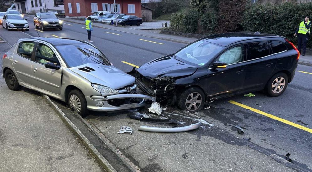 Alkohol am Steuer: Frontal Unfall in Holderbank AG