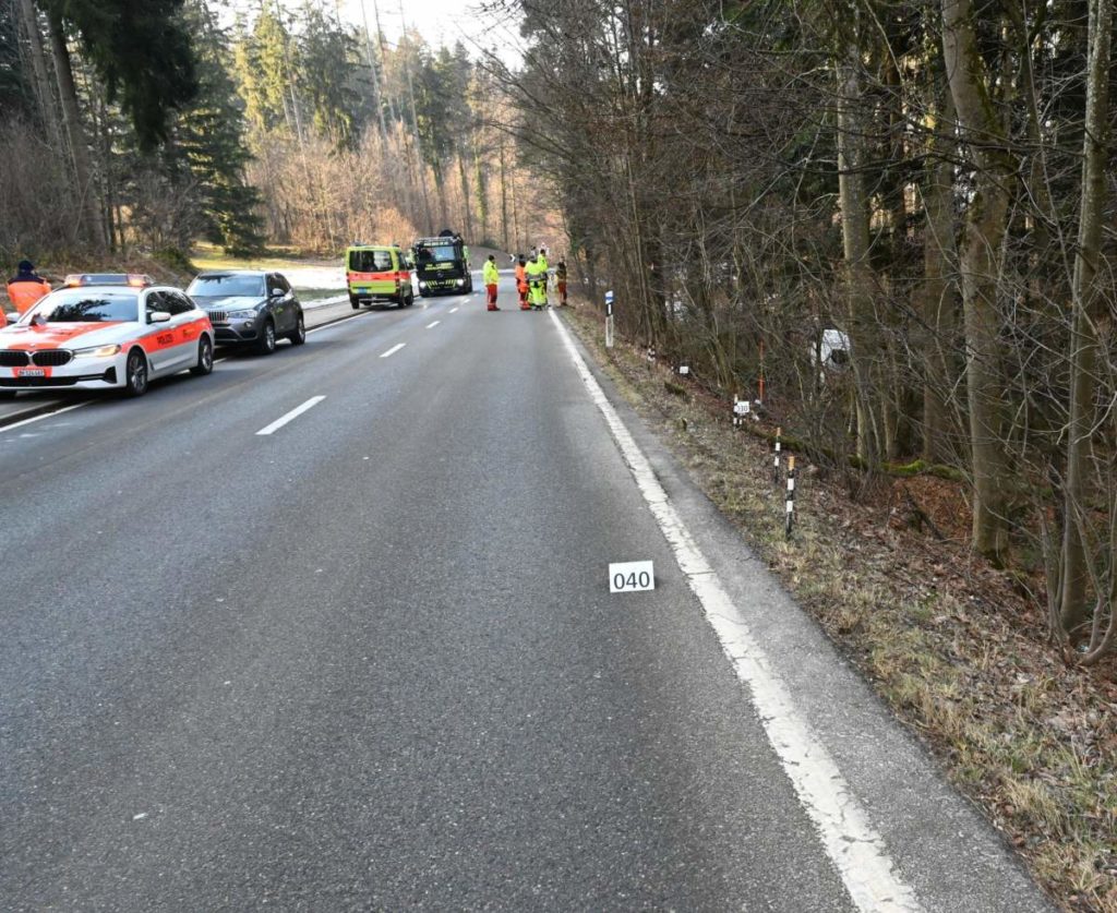 Tösstalstrasse nach Unfall in Wetzikon zwei Stunden gesperrt