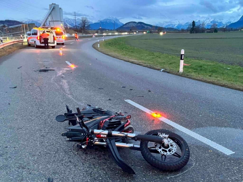 Diepoldsau SG: Motorradfahrer (17) stürzt bei Unfall in Rechtskurve