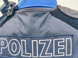 Symbolfoto: Nahaufnahme von Polizist von hinten