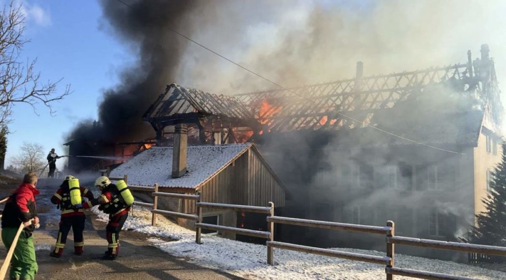 Tragödie in Jorat-Menthue VD: Feuer fordert Tierleben und zerstört Gebäude