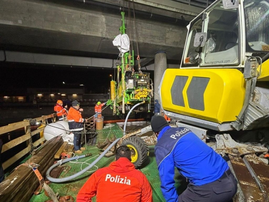 Riesige Bergungsaktion im Ceresio-See